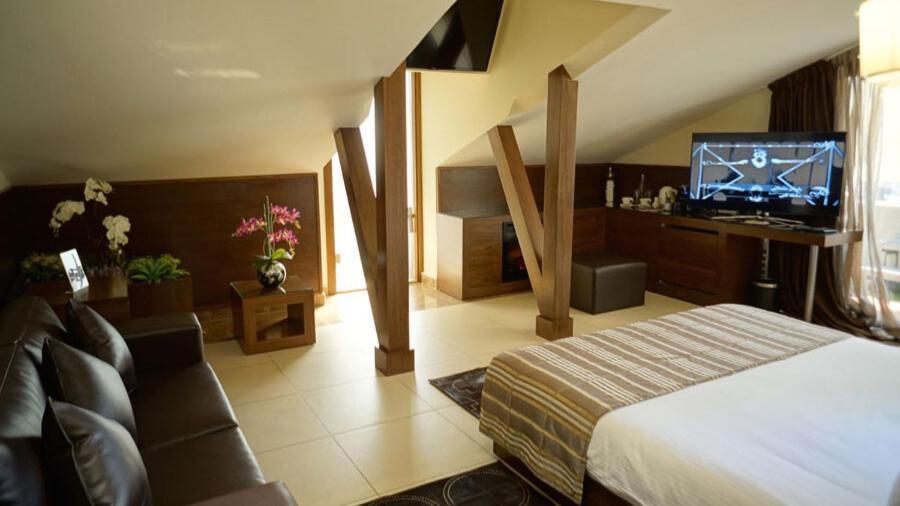 Hotel Xperience Джуния Екстериор снимка