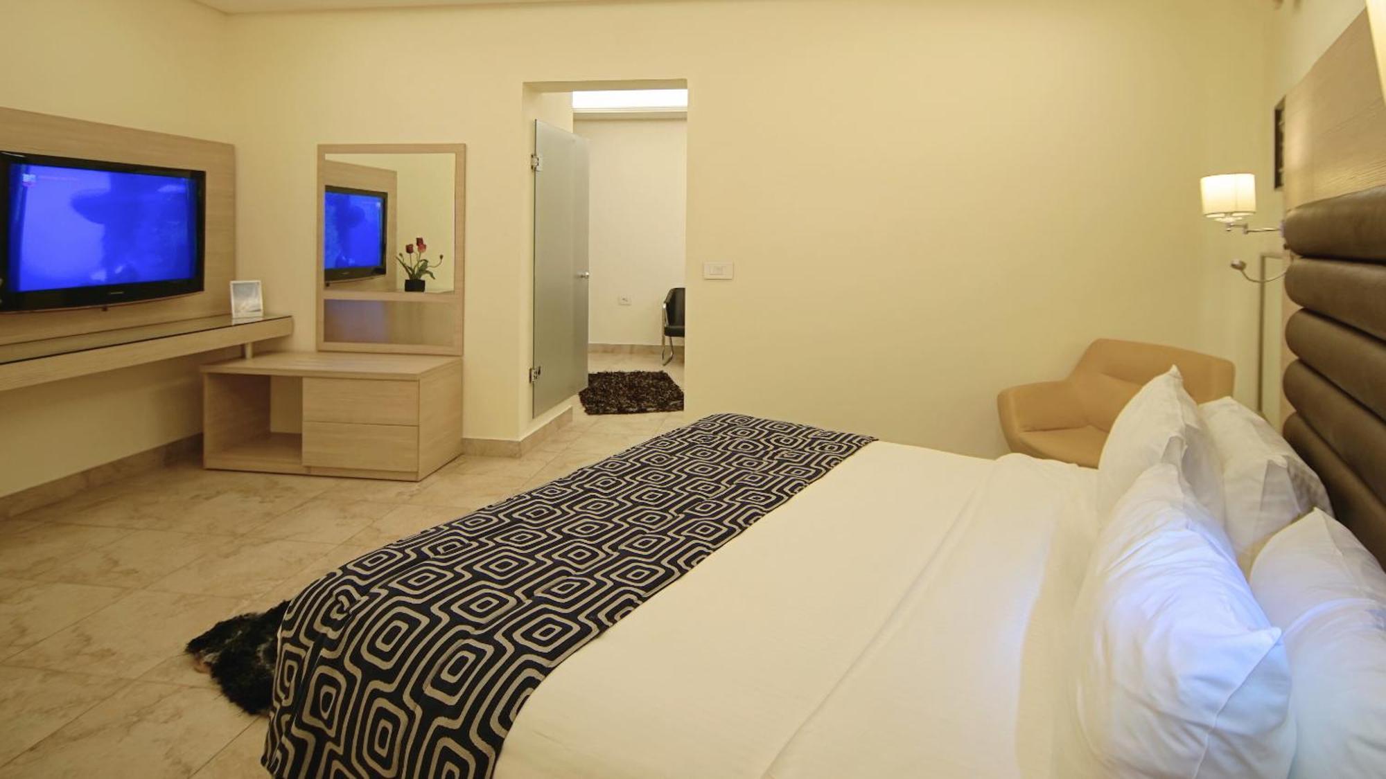 Hotel Xperience Джуния Екстериор снимка