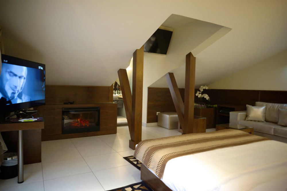 Hotel Xperience Джуния Екстериор снимка